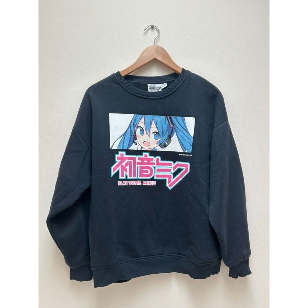 Hatsune Miku graphic black comfy sweatshirt size S/M